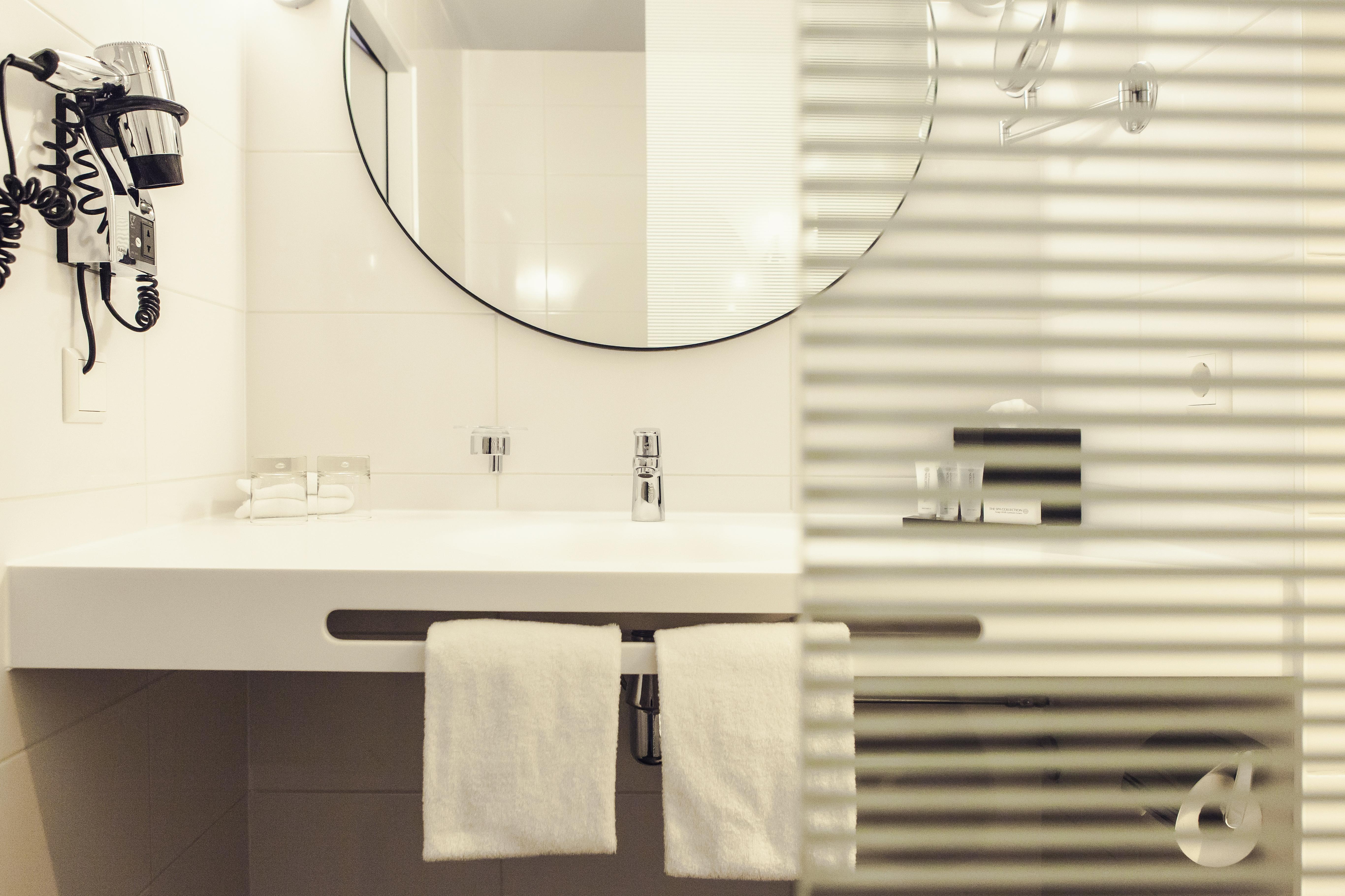 Carlton Square 4*