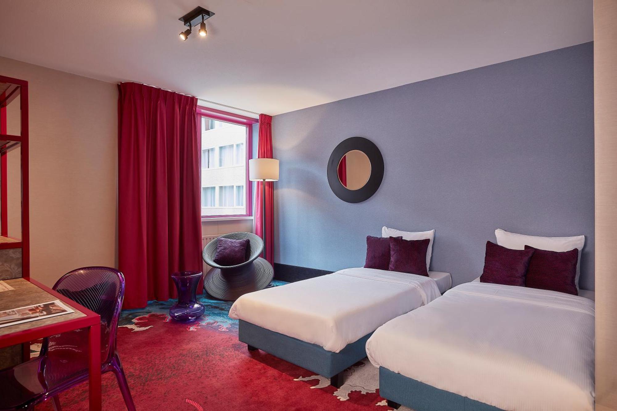 Carlton Square 4*