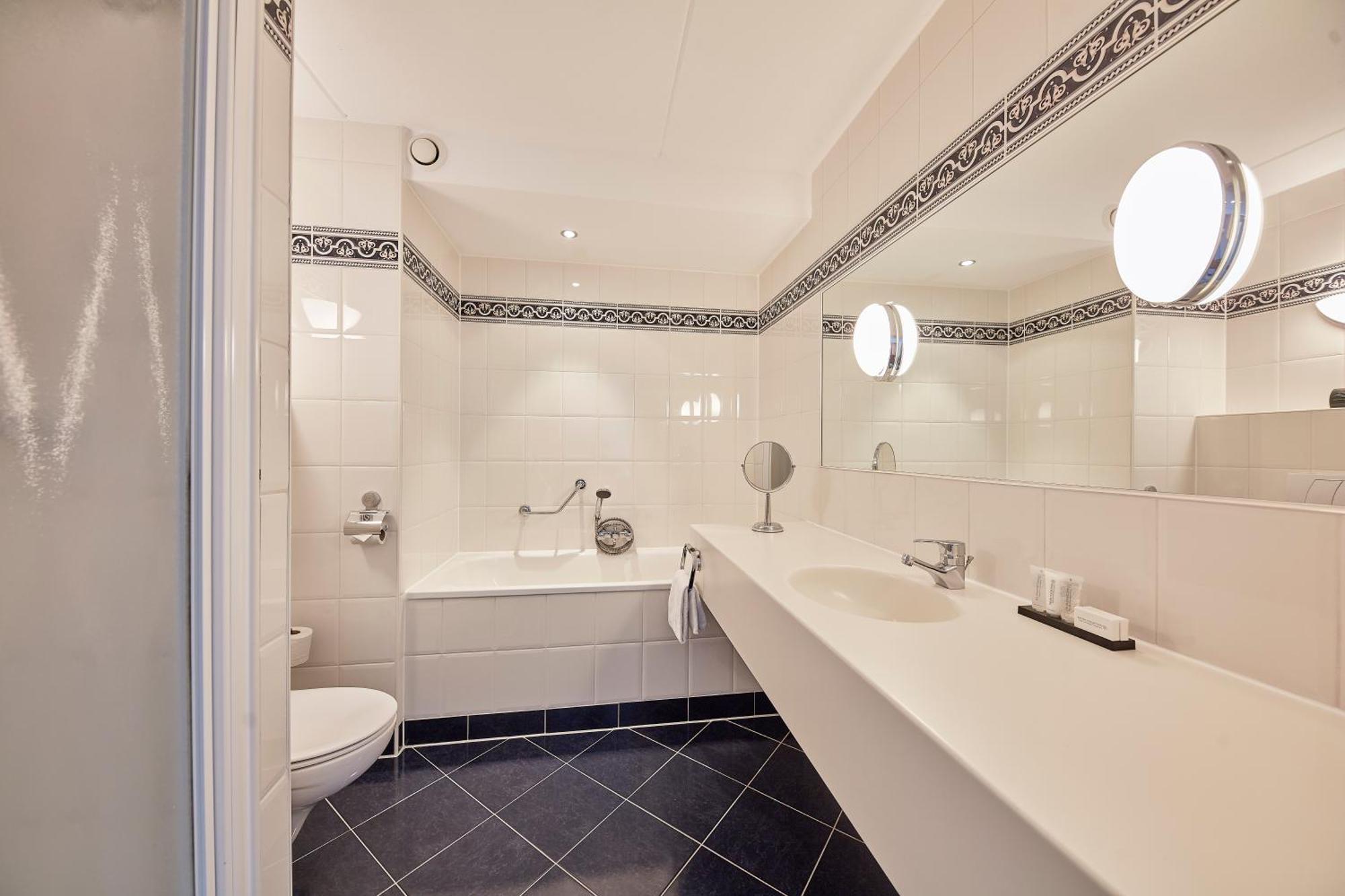 Carlton Square Hotel 4*
